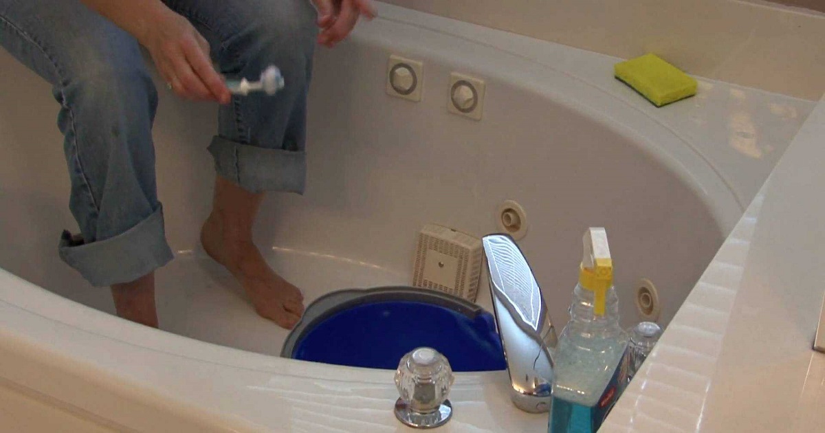 How to clean jacuzzi jets in bathtub