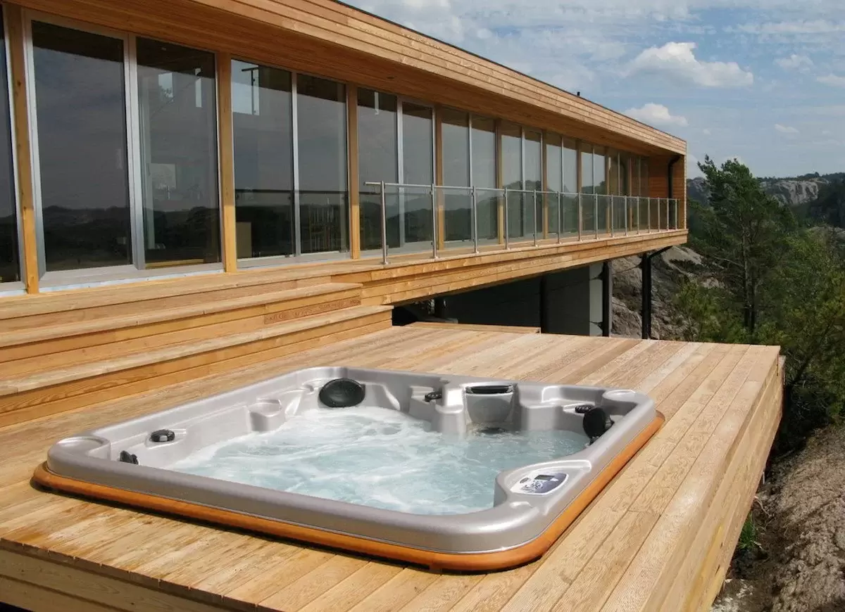 How Hot Is A Jacuzzi?